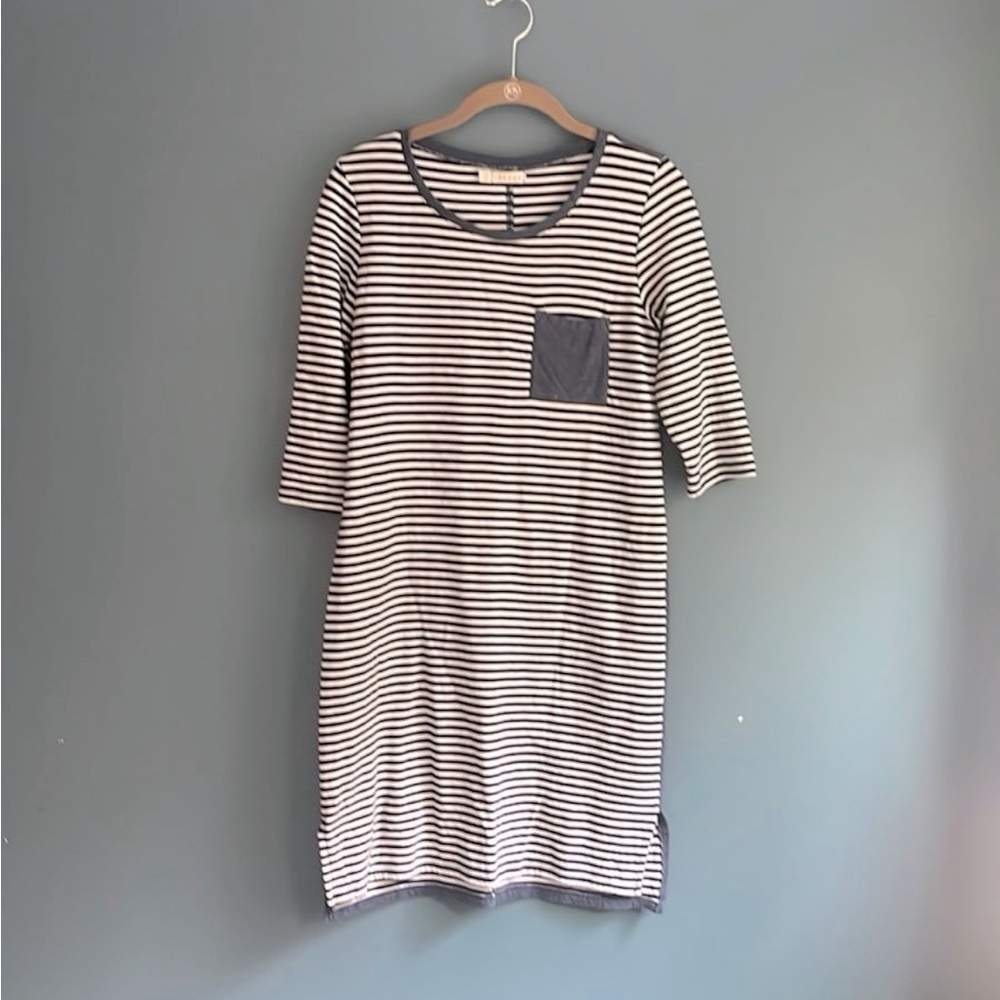 Hinge navy blue and white striped, 3/4 sleeve,‎ sweater dress women’s size XS